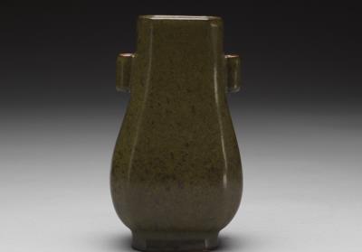 图片[3]-Vase with tubular handles in tea-dust glaze, Qing dynasty, Qianlong reign (1736-1795)-China Archive